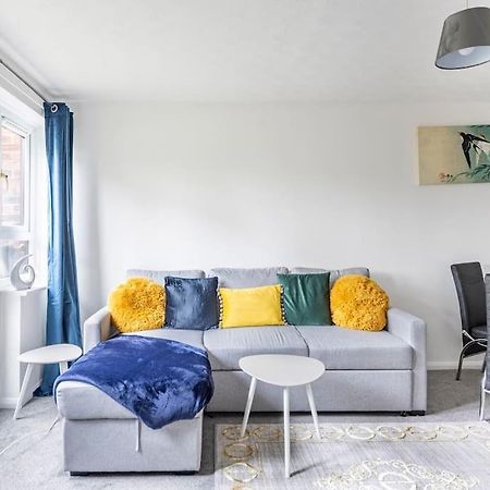 Two Bedroom Flat Near Colchester Hospital With Free Parking And Internet Mile End Exterior foto