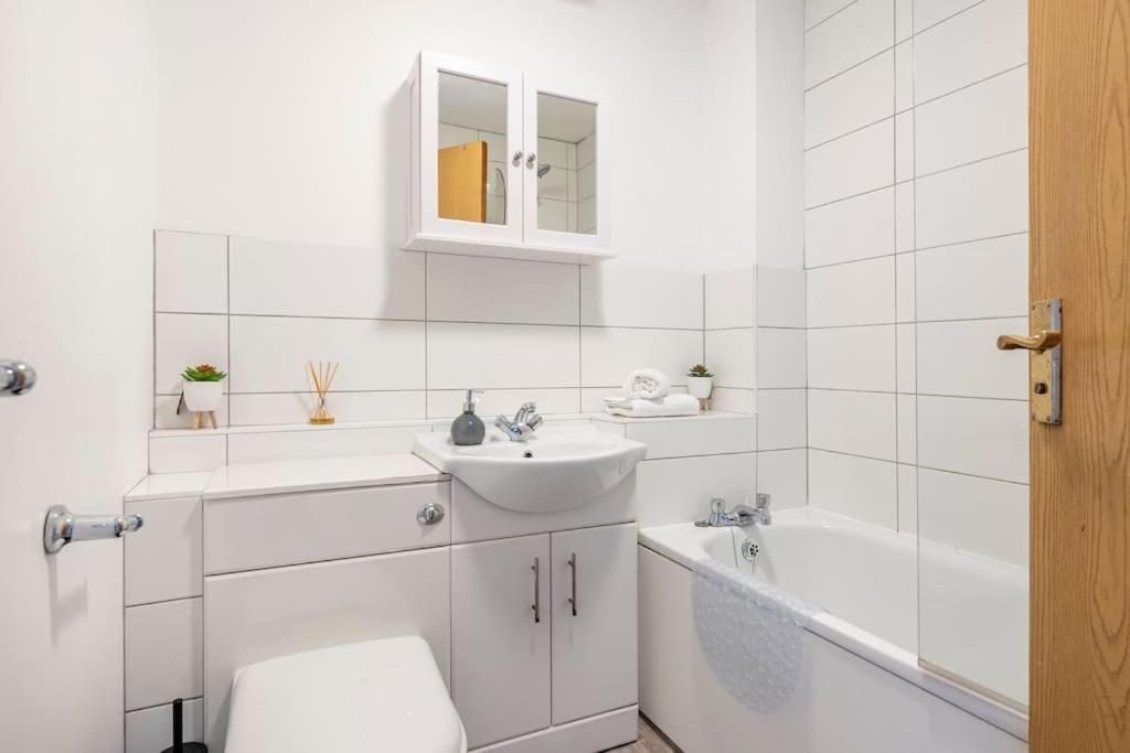 Two Bedroom Flat Near Colchester Hospital With Free Parking And Internet Mile End Exterior foto